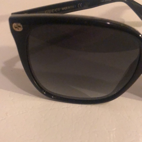 Beautiful oversized Gucci sunnies - Picture 2 of 8